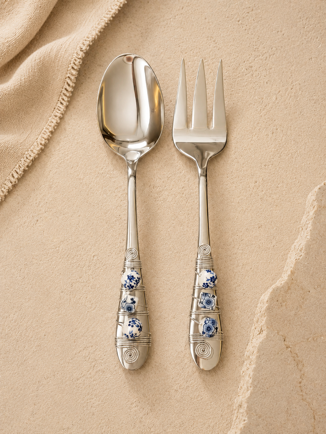 Set of fork and spoon with bleu blanc beads
