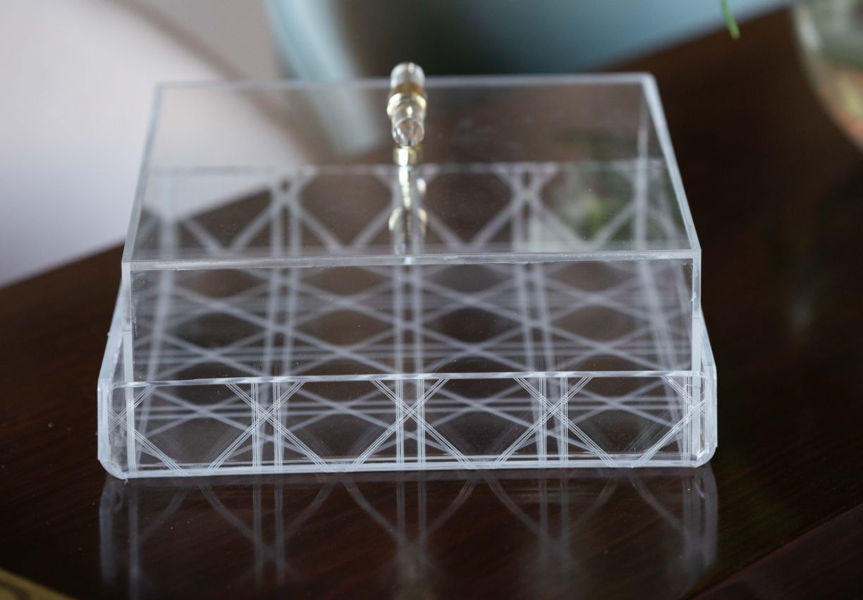 Cannè plexiglass tray with cover
