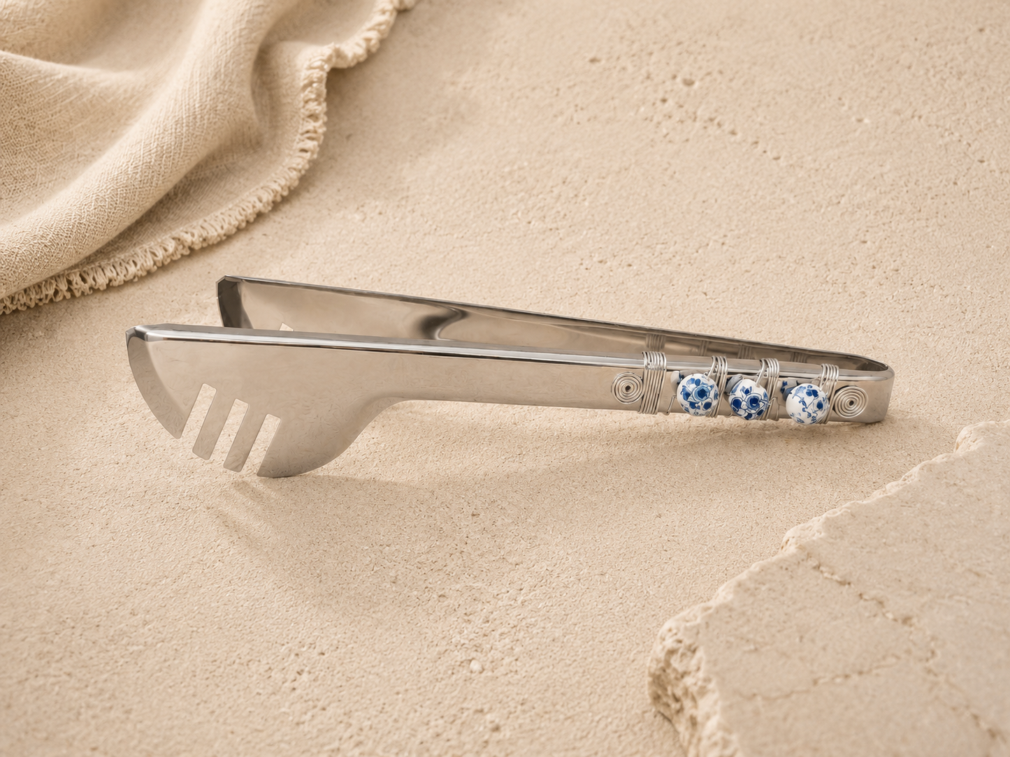 Pasta tong with  bleu blanc beads