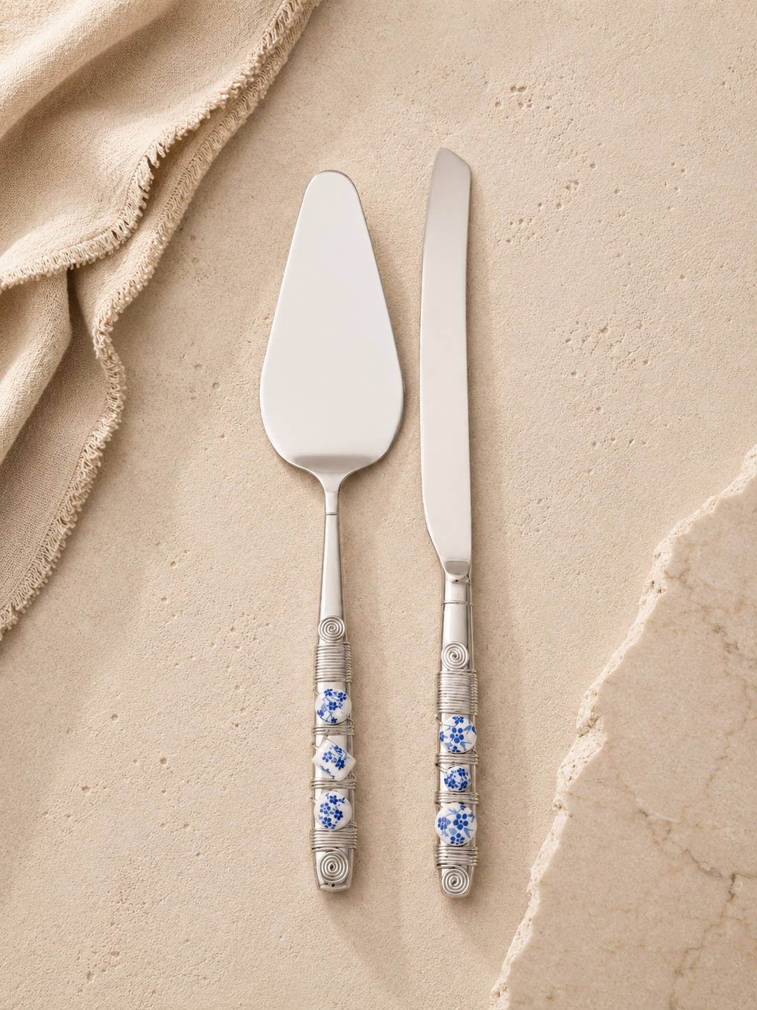 Cake server set with  bleu blanc beads