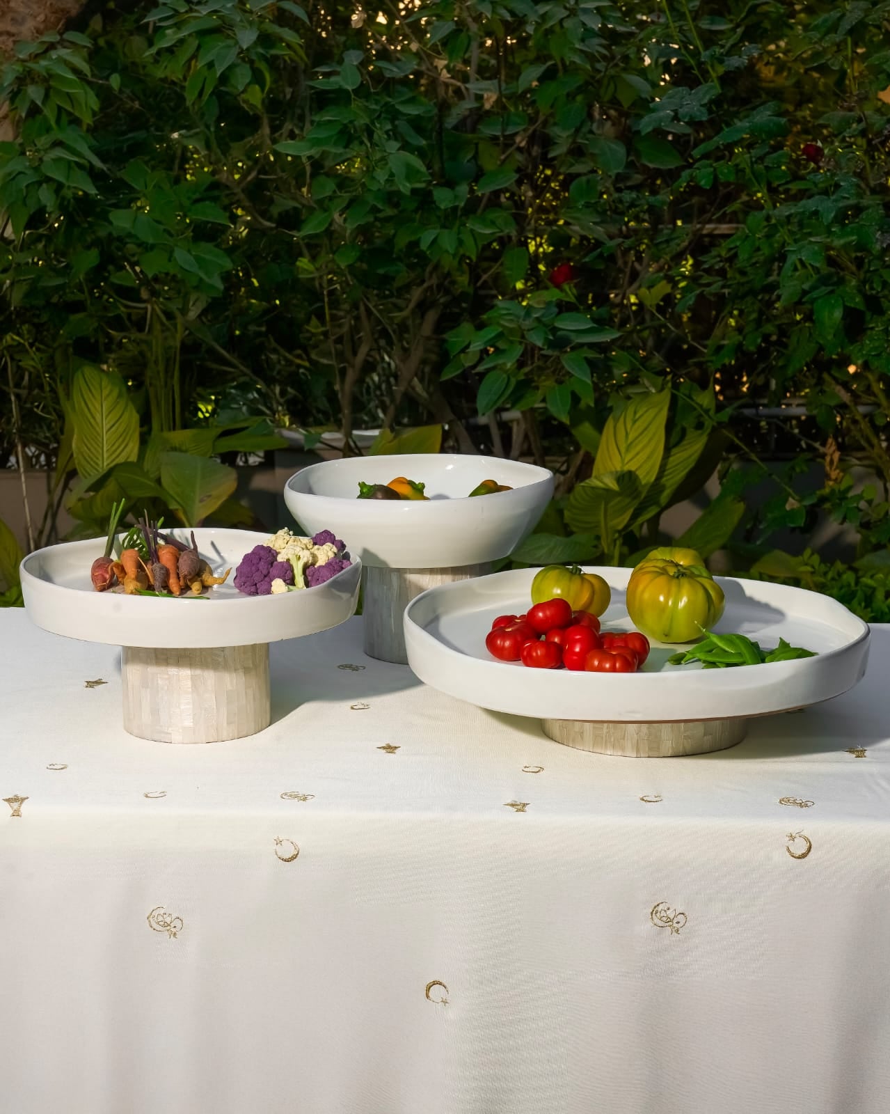 Mother of pearl food riser