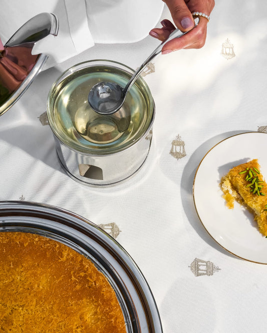 Kunafa tray and syrup bowl