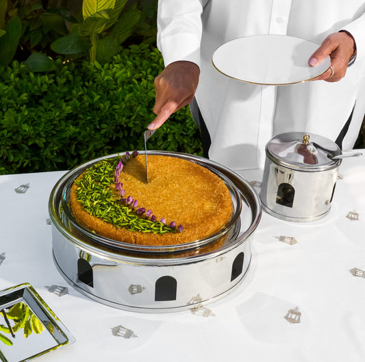 Kunafa tray and syrup bowl