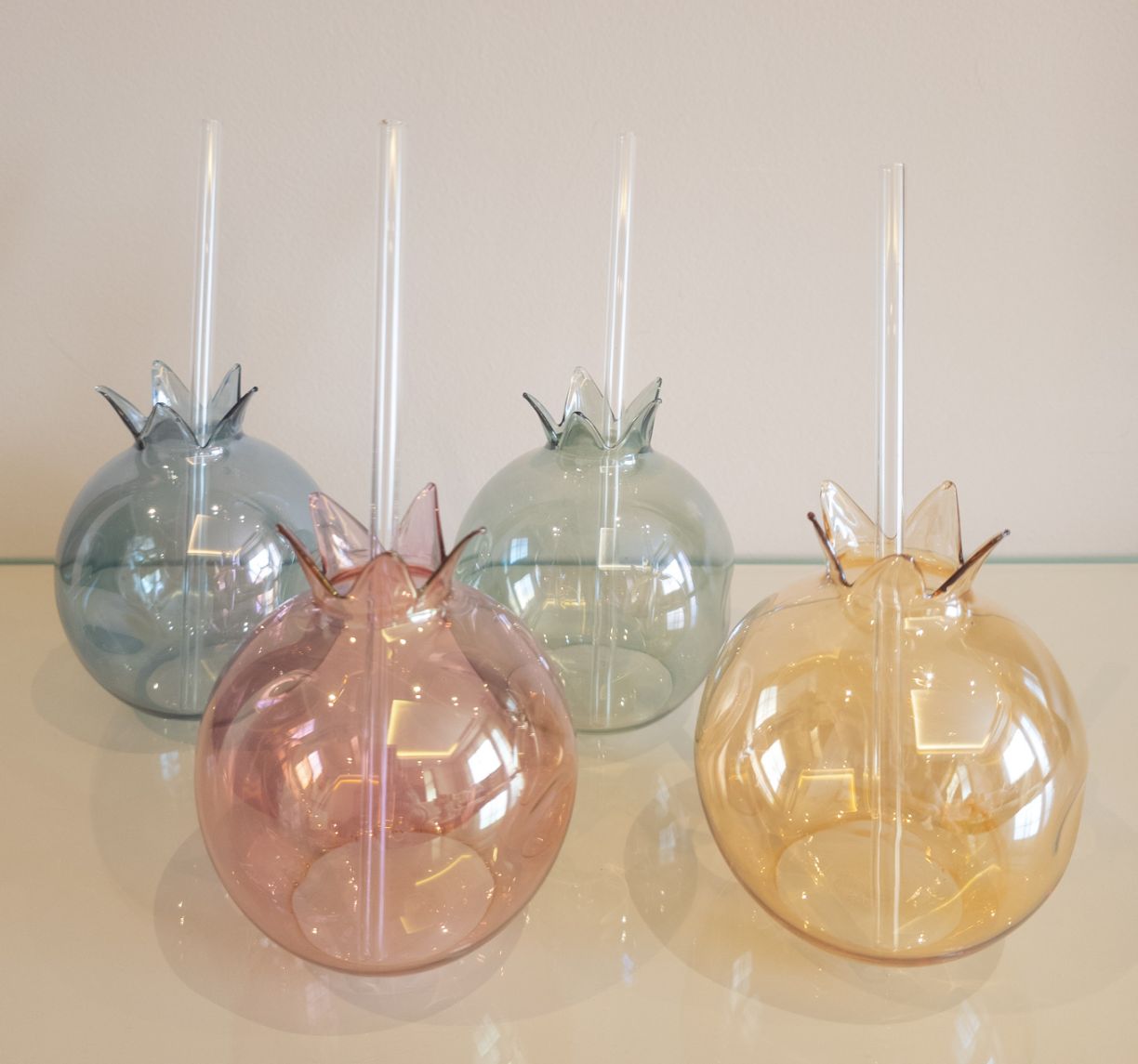 Set of 4 pomegranate glasses with straws